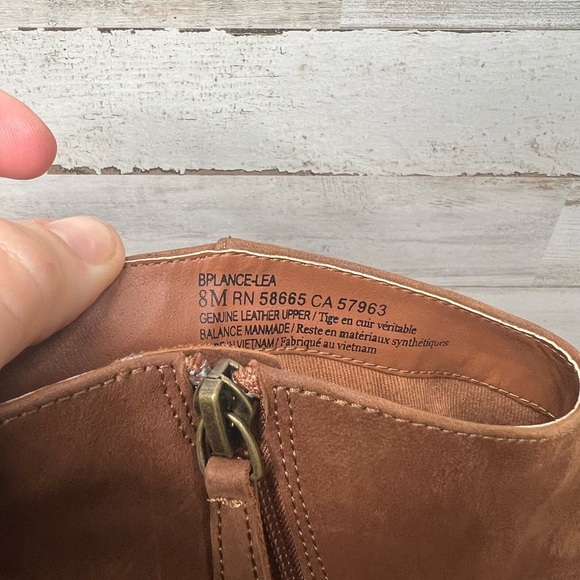 BP Women's Lance Cognac Brown Leather Bootie Size 8M Block Heel Side Zip - Picture 4 of 13